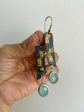 Load image into Gallery viewer, Chalcedony Statements Earrings
